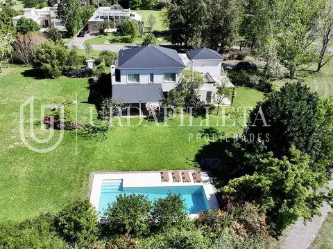 Casa en venta sobre doble lote - Estancias del Pilar - La Pionera