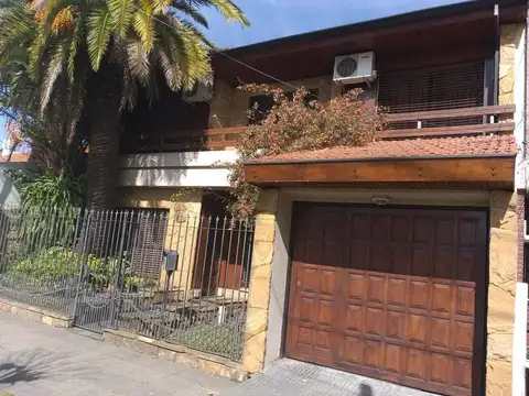 CASA 4 AMB. VILLA LUZURIAGA