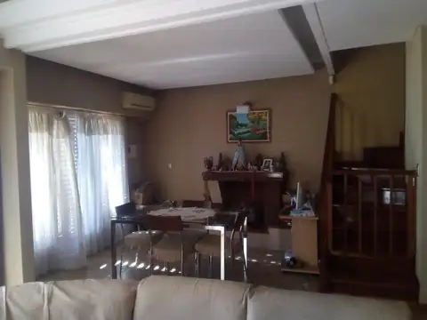 CASA 4 AMB. VILLA LUZURIAGA