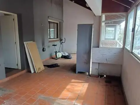 Oficina 6 ambientes con 2 baños