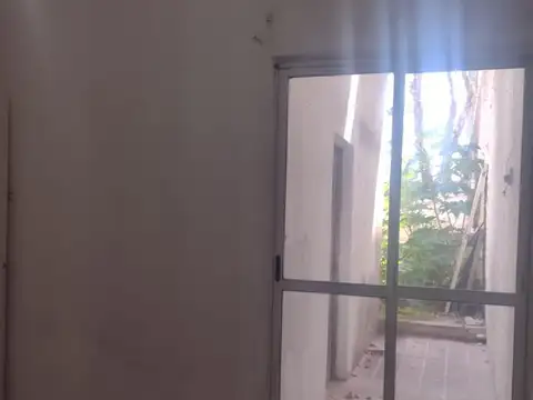 Depto Tipo Casa en Alquiler en Villa Ballester, $ 650.000