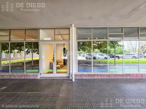 Oficina en alquiler 142 m2 en planta baja con 2 cocheras dentro de predio con seguridad, olivos