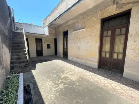 Venta Casa 4 ambientes a refaccionar en Liniers