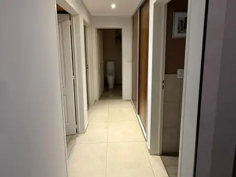 Departamento de 3 ambientes con cochera en Bernal centro