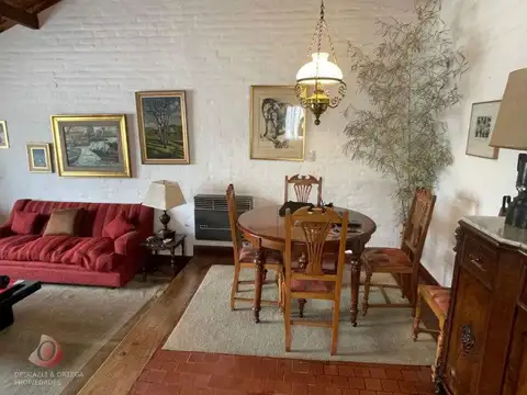 Casa 4 ambientes con 2 baños