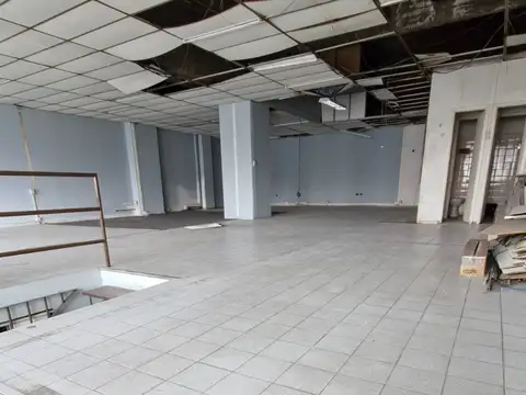 Av. Hipolito Yrigoyen 4800, Piso pb