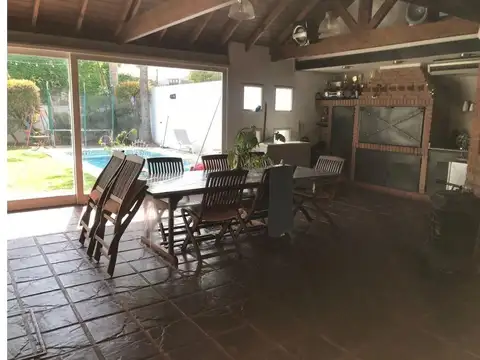 Casa 5 ambientes con 3 baños