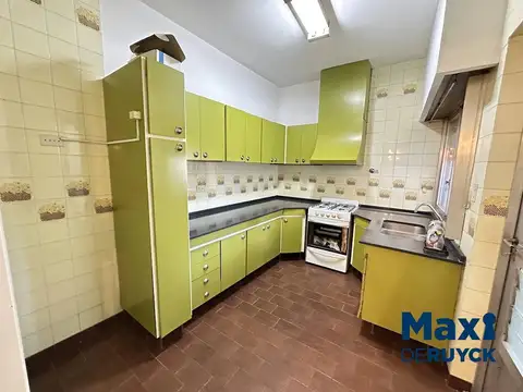 Departamento 3 ambientes con patio y terraza