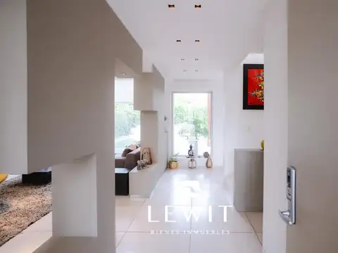 Casa 9 ambientes con 5 baños