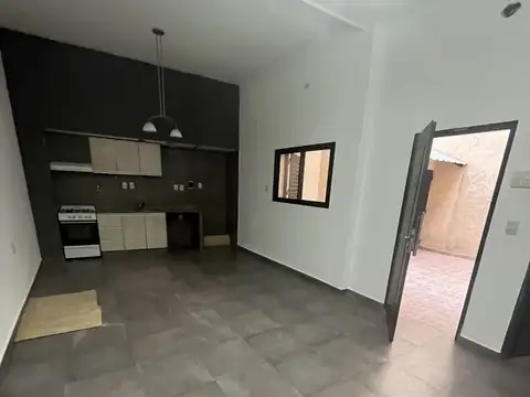 Depto Tipo Casa en Alquiler en Villa Lynch, $ 600.000