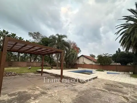 Casa en Venta con 6 cocheras