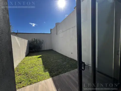 Depto Tipo Casa en Venta con 1 cocheras