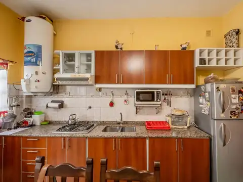 VENTA CASA MULTIFAMILIAR 6 AMBIENTES J LEON SUAREZ