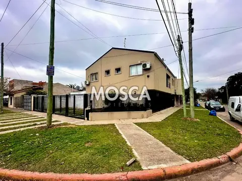 Departamento dos ambientes con cochera Moreno centro