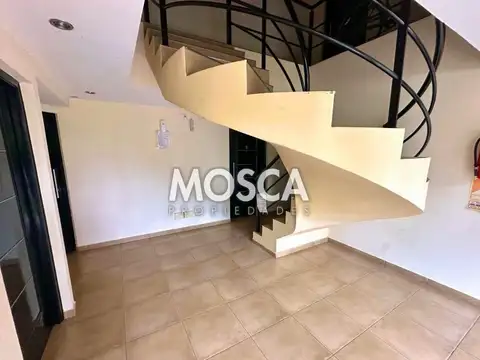 DOS AMBIENTES CON COCHERA EN ALQUILER MORENO CENTRO