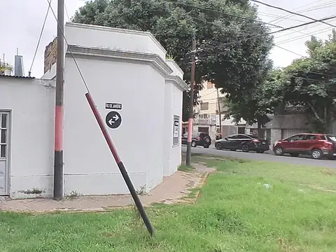 Ituzaingo  4200 - Casa de 2 dormitorios, cochera y terraza - Bella Vista.