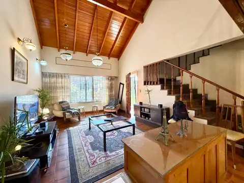 Casa 4 ambientes con 2 baños