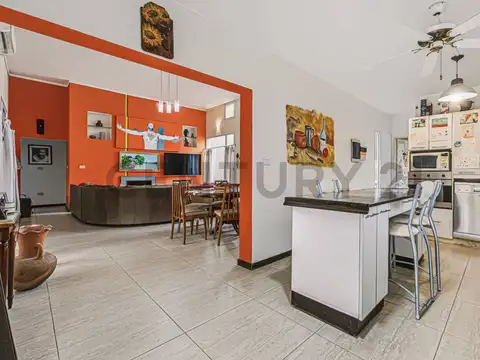 Casa 5 ambientes con 3 baños