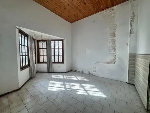 Casa 5 ambientes con 1 baño