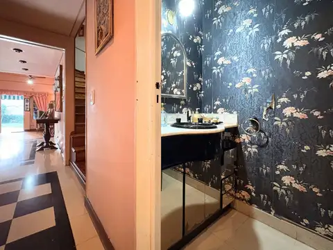 Casa 5 ambientes con 3 baños