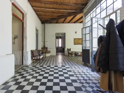 Casa con galpones