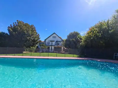 Venta casa de categoría 9 amb.Olivos Acepta prop menor valor