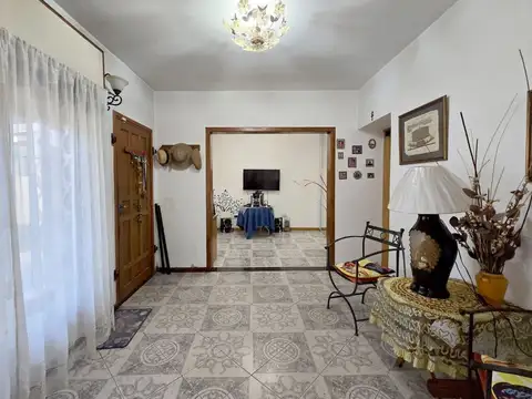 VENTA CASA 3AMB+DEPTO 3AMB PILETA.COCHERA V. TESEI