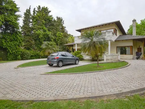 Casa en Venta con 5 cocheras