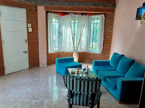 Casa en Venta con 3 cocheras