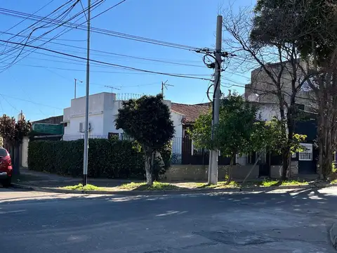 VENTA CASA 3 AMBIENTES, PATIO CUBIERTO + TERRAZA