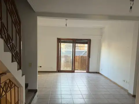 Depto Tipo Casa en Alquiler de 4 ambientes