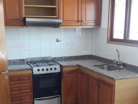 Depto Tipo Casa en Alquiler de 4 ambientes