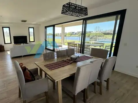 Casa 6 ambientes con 3 baños