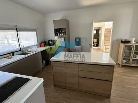 Casa en Alquiler con 1 cochera