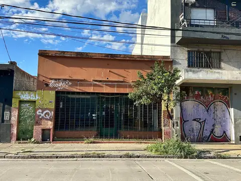 LOCAL COMERCIAL SOBRE HIPOLITO YRIGOYEN 1034  LOTE PROPIO CON SALIDA A 2 CALLES