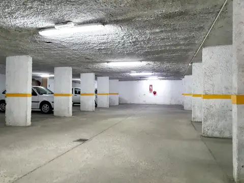 Cochera En Venta - Edificio Balcones De Cofico - Bedoya Esq.