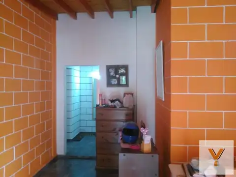 Casa 6 ambientes con 2 baños