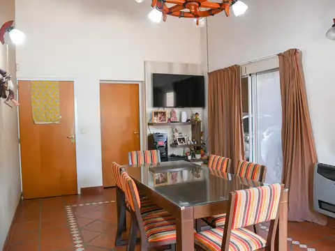 Casa 4 ambientes con 1 baño