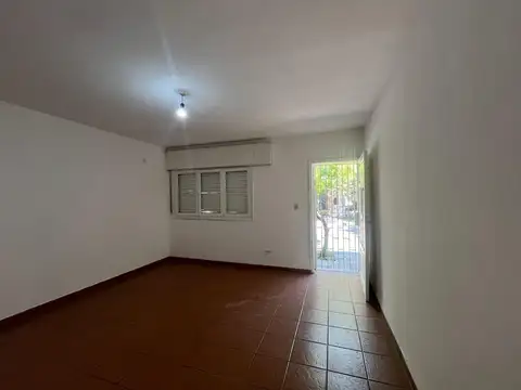 Casa 6 ambientes con 1 baño