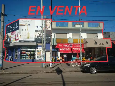 Excelente propiedad con 3 Locales Comerciales en pleno centro comercial de Laferrere. Consulte.