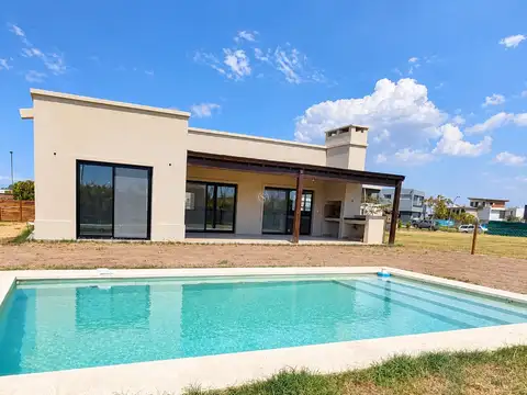 Casa  en Venta en Riberas, Puertos, Escobar. Financiación. Escritorio