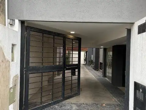 COCHERA CUBIERTA N°1 A LA CALLE