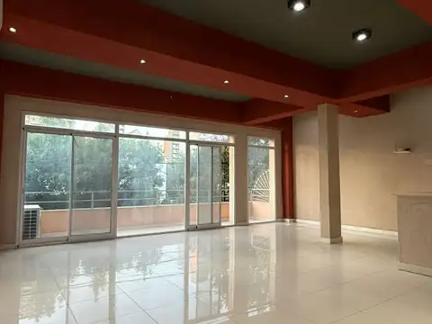 Oficina 4 ambientes con 2 baños