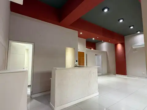 Oficina 4 ambientes con 2 baños