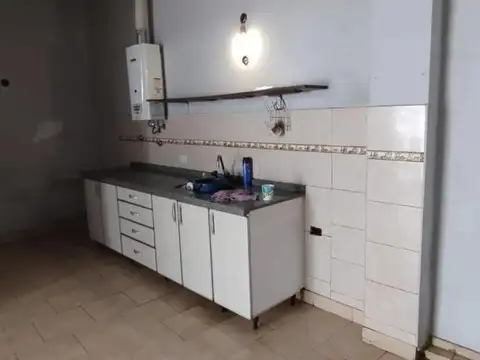 Casa 5 ambientes con 1 baño