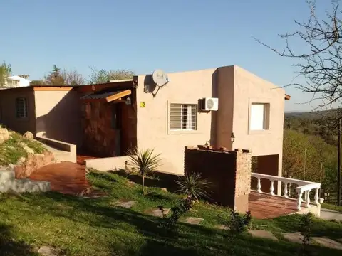 Casa en venta - 3 Dormitorios 1 Baño - Cochera - 522Mts2 - Valle Hermoso