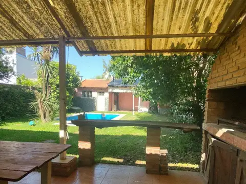 Casa 3 dormitorios Garaje PERMUTA POR DEPARTAMENTOS