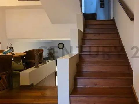 Casa 5 ambientes con 4 baños