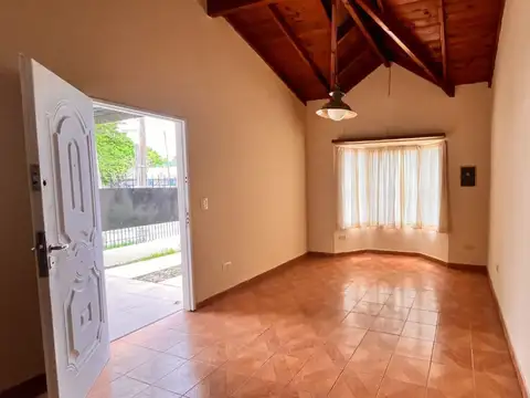 Casa en Venta Pilar 3 amb. jardín. coch APTO CRED.