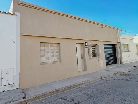 Casa en venta c/ cochera en Centro